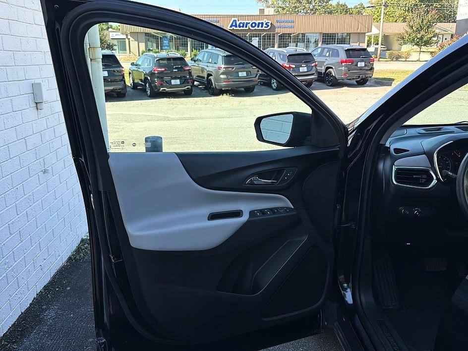 Used 2020 Chevrolet Equinox LS w/ LS Convenience Package FWD image 28
