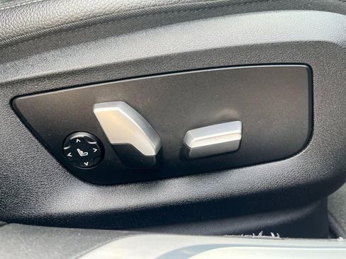 Used 2019 BMW 740i image 34