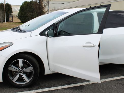 Used 2018 Kia Forte LX w/ LX Popular Package image 3