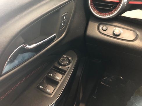 Used 2025 Chevrolet Trax RS w/ Sunroof Package FWD image 14