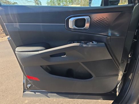 Used 2024 Kia Sorento S image 32