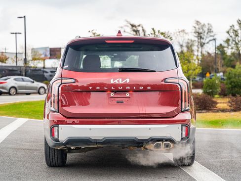 Used 2023 Kia Telluride EX w/ EX Captain's Chair Package image 6
