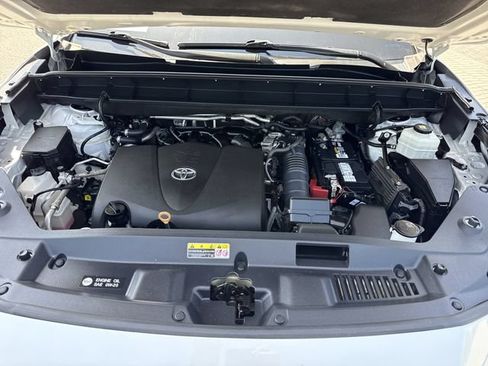 Used 2020 Toyota Highlander L FWD image 38