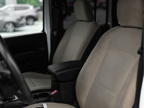 Used 2018 Jeep Wrangler Unlimited Sport AWD/4WD image 8