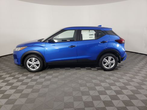 New 2025 Nissan Kicks S image 5