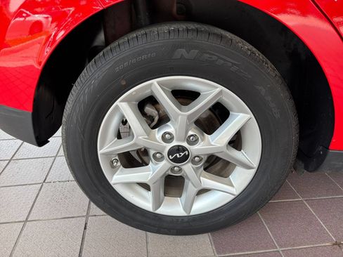 Used 2025 Kia Soul LX w/ LX Technology Package FWD image 27