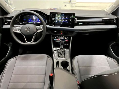 New 2026 Volkswagen Jetta SE FWD image 5