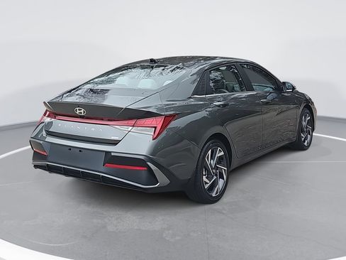 New 2026 Hyundai Elantra Limited FWD image 5