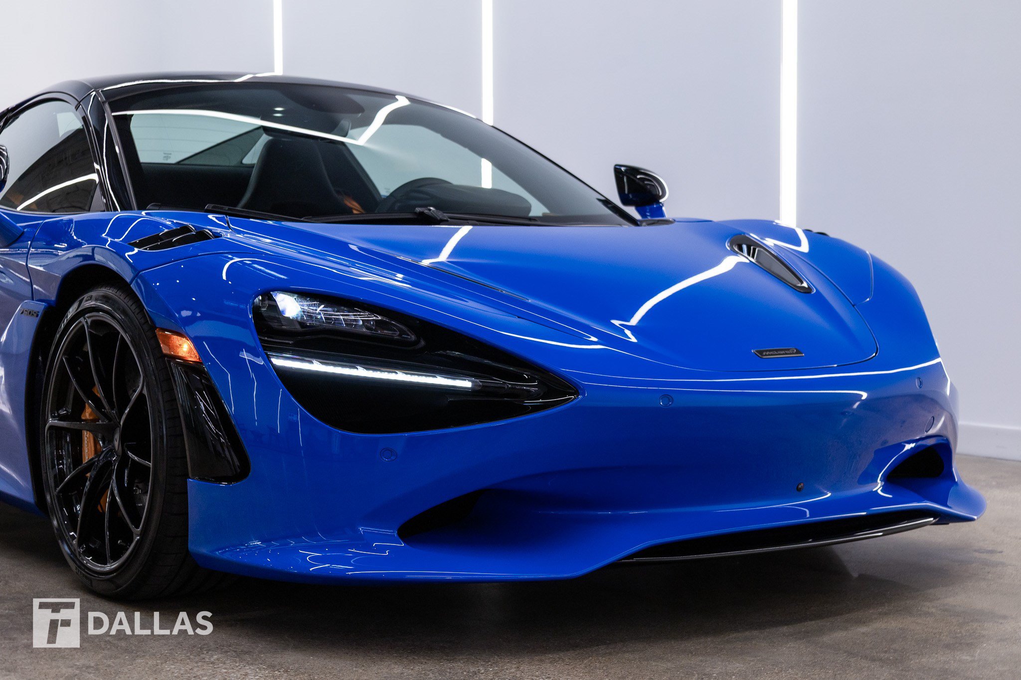 Used 2027 McLaren 750S Spider RWD image 17