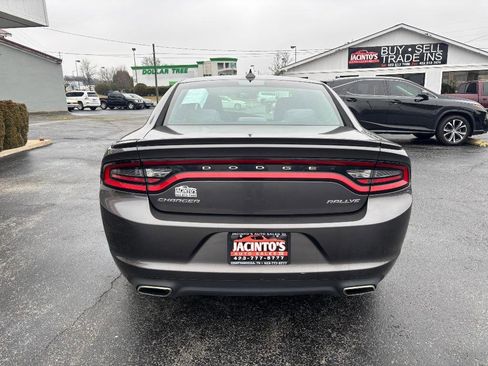 Used 2015 Dodge Charger SXT image 10