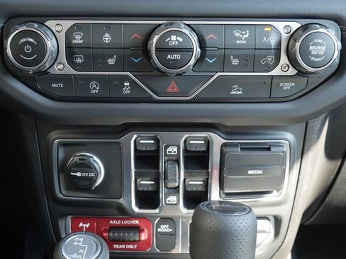 New 2025 Jeep Gladiator Mojave w/ Convenience Group image 22