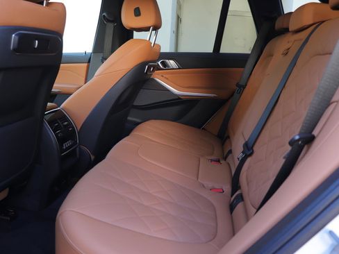 Used 2025 BMW X5 sDrive40i w/ M Sport Package image 11