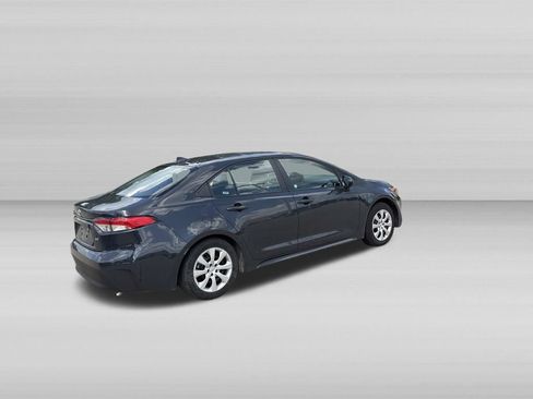 Used 2025 Toyota Corolla LE FWD image 5
