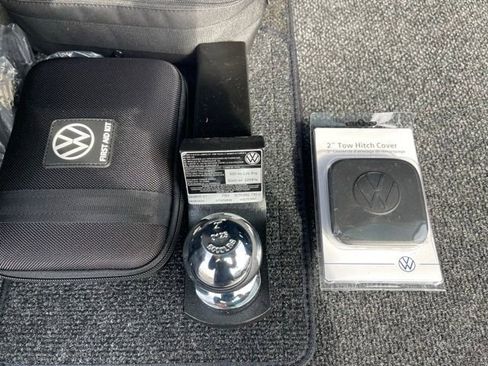 Used 2025 Volkswagen Atlas Cross Sport SEL R-Line image 9