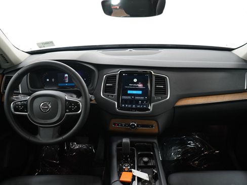 Used 2024 Volvo XC90 B6 Core w/ Protection Package Premier AWD/4WD image 18