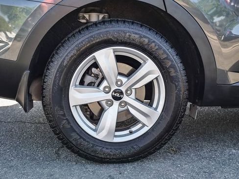 Used 2022 Kia Sorento LX FWD image 9