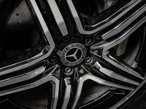 Used 2024 Mercedes-Benz GLC 300 4MATIC w/ AMG Line image 8