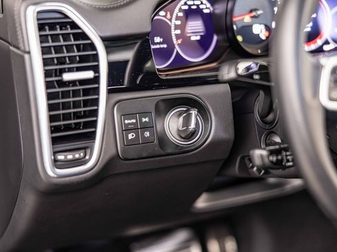 Used 2022 Porsche Cayenne S Platinum image 20