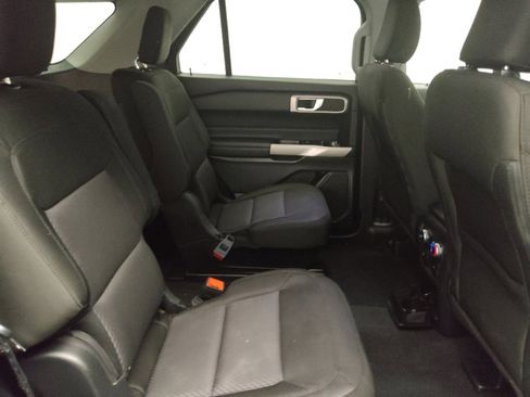 Used 2022 Ford Explorer XLT image 19
