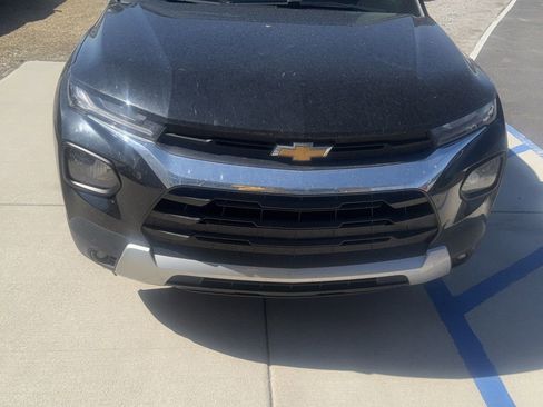 Used 2023 Chevrolet TrailBlazer LT FWD image 2