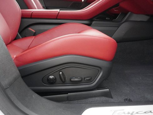 Used 2021 Porsche Taycan Turbo image 32