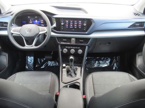 Used 2023 Volkswagen Taos SE image 3