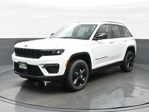 New 2025 Jeep Grand Cherokee Limited w/ Black Appearance Package image 2