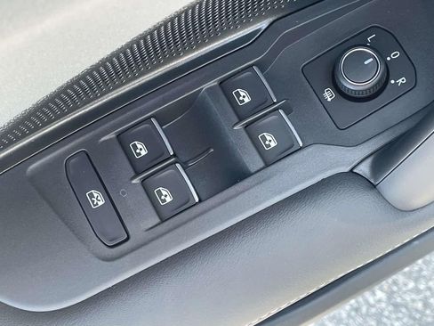New 2026 Volkswagen Tiguan SE R-Line FWD image 17