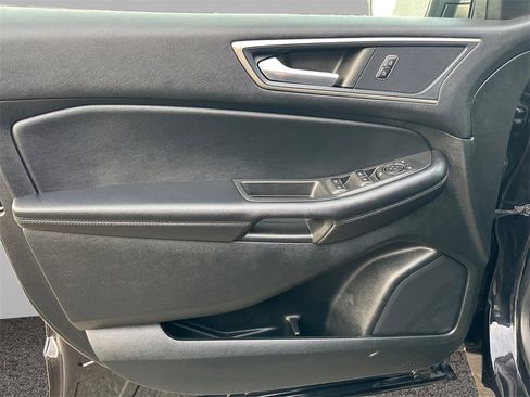 Used 2022 Ford Edge SEL image 16