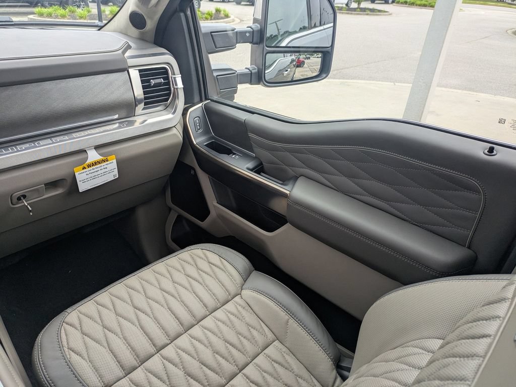 New 2026 Ford F250 Platinum w/ Platinum Plus Package AWD/4WD image 17