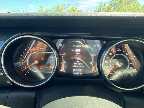 Used 2020 Jeep Wrangler Unlimited Sahara AWD/4WD image 7