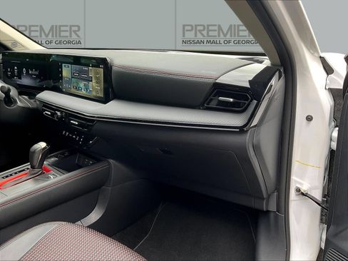 Certified 2025 Nissan Kicks SR FWD image 28
