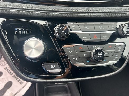New 2027 Chrysler Pacifica Select FWD image 23