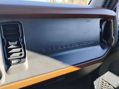 Used 2024 Ford Bronco Outer Banks w/ Sasquatch Package image 43