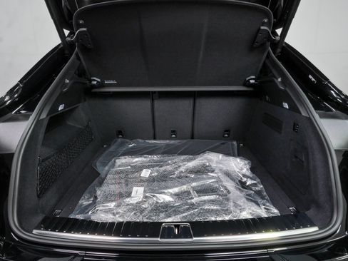 New 2026 Porsche Cayenne GTS AWD/4WD image 33