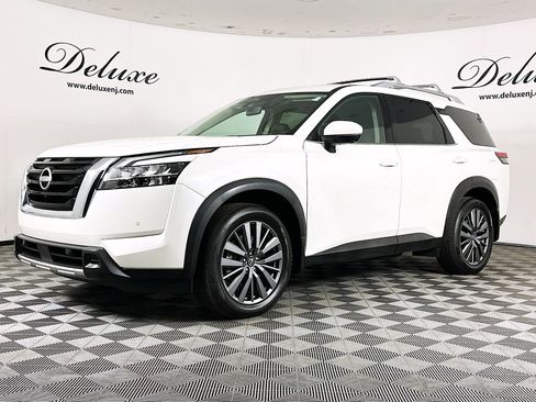 Used 2024 Nissan Pathfinder SL w/ SL Premium Package image 3