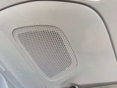 Used 2022 Chrysler Pacifica Touring-L w/ Uconnect Theater Family Group FWD image 14