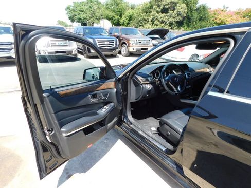 Used 2014 Mercedes-Benz E 350 4MATIC Sedan image 19