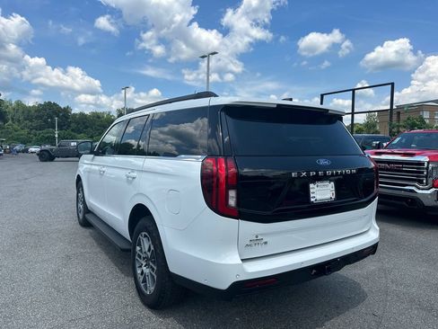Used 2025 Ford Expedition Active AWD/4WD image 5