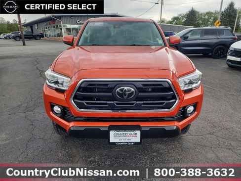 Used 2018 Toyota Tacoma SR5 AWD/4WD image 3