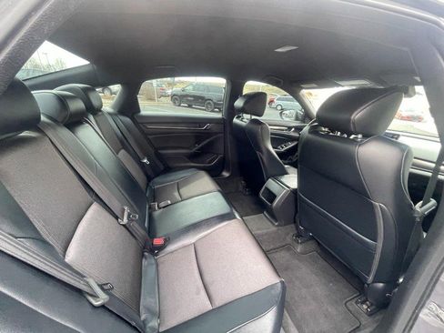 Used 2018 Honda Accord Sport image 9