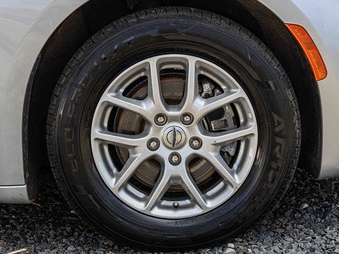 Used 2023 Chrysler Pacifica Touring-L FWD image 27