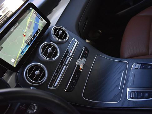 Used 2022 Mercedes-Benz GLC 300 4MATIC image 25