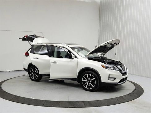 Used 2017 Nissan Rogue SL image 9