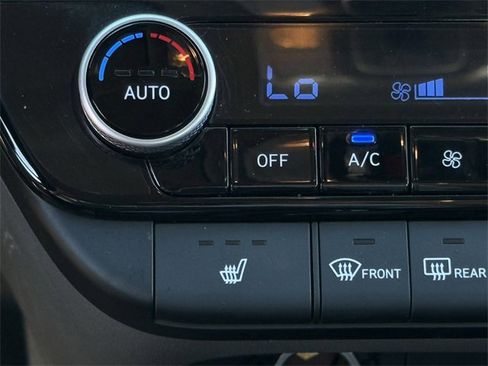 Used 2025 Hyundai Elantra SEL image 19