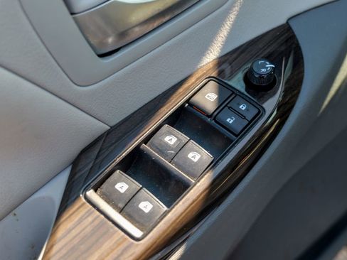 Used 2018 Toyota Sienna XLE w/ XLE Navigation Package FWD image 17