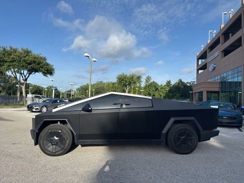 Used 2024 Tesla Cybertruck Cyberbeast AWD/4WD image 2