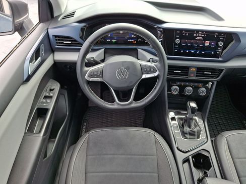 Certified 2023 Volkswagen Taos SE w/ Black Wheel Package FWD image 11