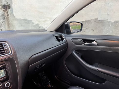 Used 2012 Volkswagen Jetta SE FWD image 24