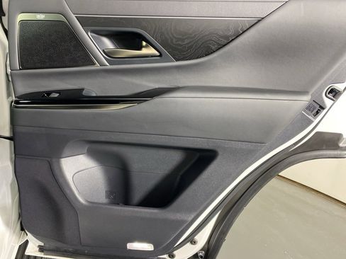 Certified 2024 Lexus LX 600 4WD w/ Luxury Package image 33